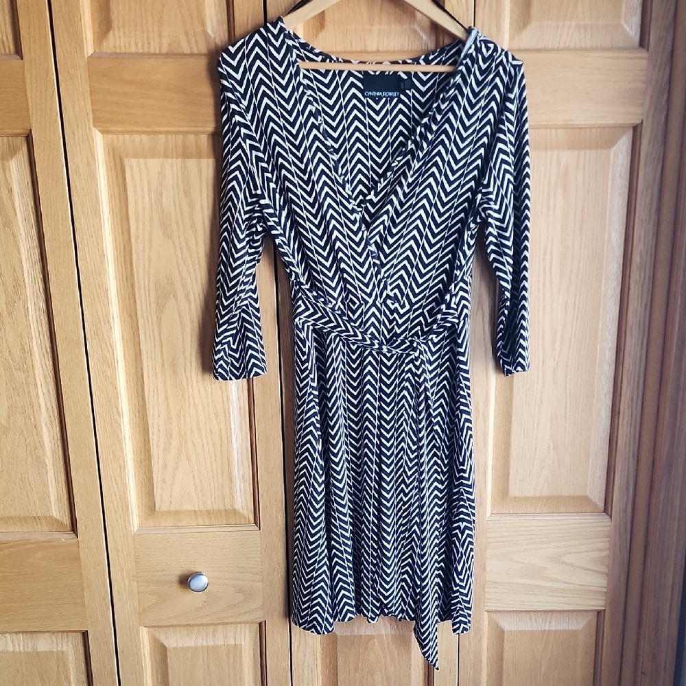 Cynthia Rowley Size Medium  Black and White Chevron Wrap Dress